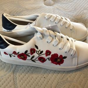 White sneakers with flowers new with tags and box